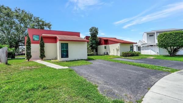 Quincey Park, 10024 SW 14th St, Pembroke Pines, Florida 33025, image 1