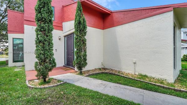 Quincey Park, 10024 SW 14th St, Pembroke Pines, Florida 33025, image 2