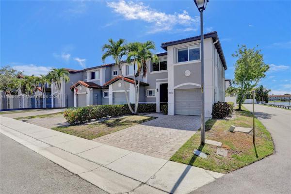 Harbour Lake Townhomes, 2802 SW 128th Way, Miramar, Florida 33027, image 3