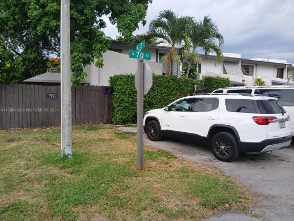 Snapper Creek Townhouses, 11005 SW 70th Ter, Kendall, Florida 33173, image 1