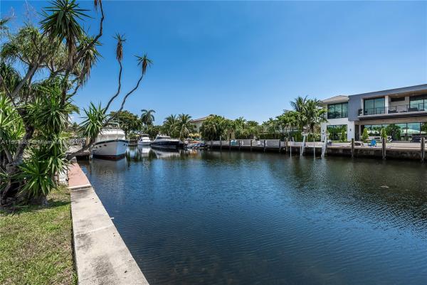 Lighthouse Manor, 3840 NE 23rd Ave, Lighthouse Point, Florida 33064, image 1