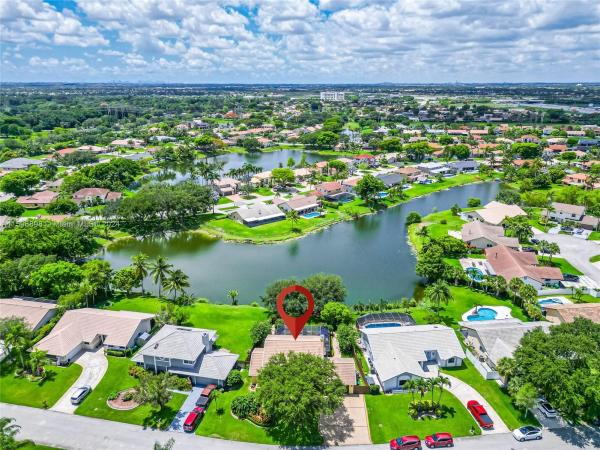 Falcon's Lea, 14950 Featherstone Way, Davie, Florida 33331, image 3