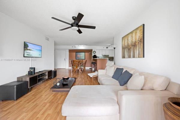 The Yacht Club At Aventura, 19555 E Country Club Dr #8604, Aventura, Florida 33180, image 3