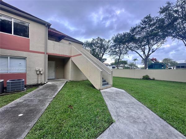 Villa Rustica, 18890 NW 57th Ave #112, Hialeah, Florida 33015, image 3