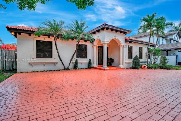 Florinda Estates, 8737 NW 139th St, Miami Lakes, Florida 33018, image 2