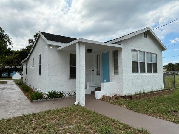 Helen Hammond's, 433 N 16th St, Fort Pierce, Florida 34950, image 1