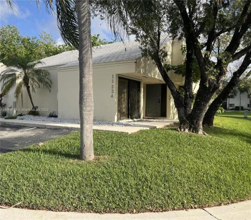 Villas Of Deerwood, Three Lakes, Florida 33186, image 1
