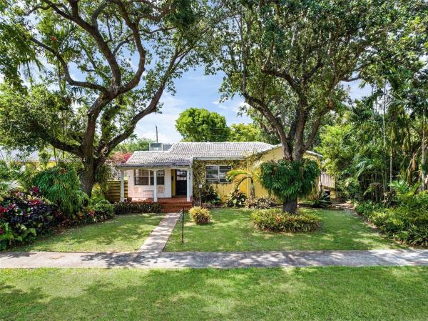 Country Club Estates, 31 Carlisle Dr, Miami Springs, Florida 33166, image 2