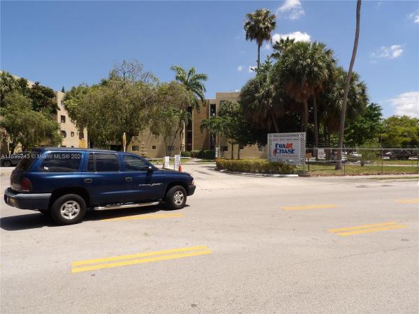 Fox Chase, Fountainebleau, Florida 33126, image 1