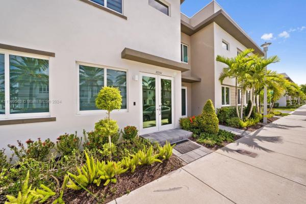 Landmark At Doral, 10351 NW 66th St, Doral, Florida 33178, image 1