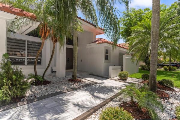 Sunset Springs, 900 Lakewood Ct, Weston, Florida 33326, image 2