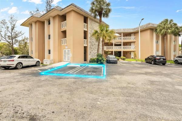 Villas Of Miami Lakes, 7430 Miami Lakes Dr #E302, Miami Lakes, Florida 33014, image 2
