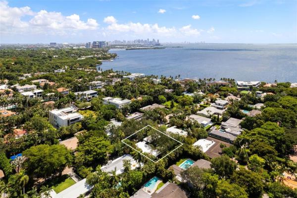 Pinecrest Manor, 3630 Battersea Rd, Miami, Florida 33133, image 3