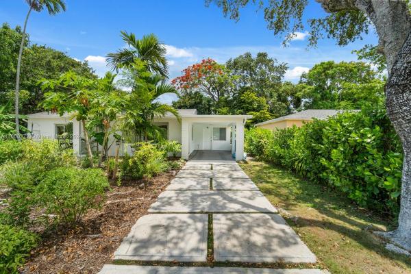 Elbaroda Grove, 970 NE 129th St, North Miami, Florida 33161, image 1