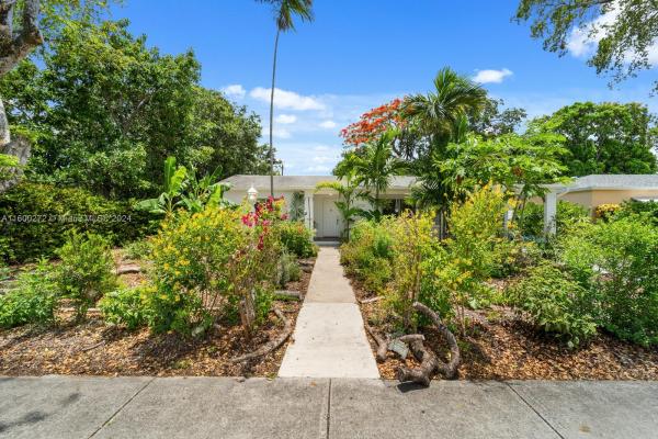 Elbaroda Grove, 970 NE 129th St, North Miami, Florida 33161, image 2