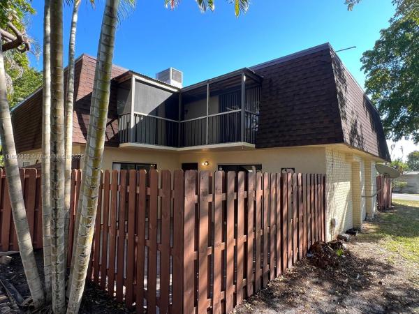 Villas At Woodland Greens, 5825 Swordfish Ct #D, Tamarac, Florida 33319, image 1