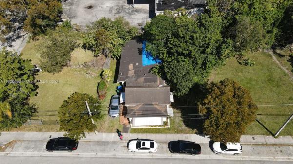 De Hedouvilles, 3373 Thomas Ave, Miami, Florida 33133, image 1