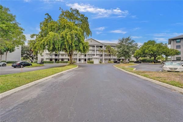 Whitehall Of Pine Island Ridge, 1530 Whitehall Dr #305, Davie, Florida 33324, image 1