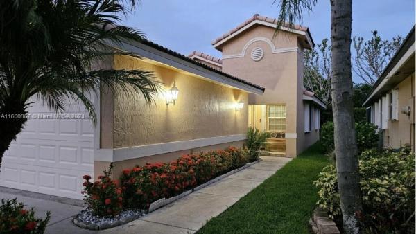 Tiffany Cove At Silver Lakes, 551 SW 176th Ave, Pembroke Pines, Florida 33029, image 2