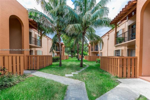 Cypress Village, 7160 Fairway Dr #J20, Miami Lakes, Florida 33014, image 2