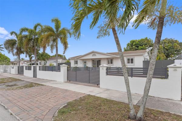Carol City Gardens, 4379 NW 201st St, Miami Gardens, Florida 33055, image 3