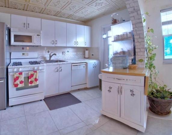 Romont South, 160 NE 203rd Ter #22, Miami Gardens, Florida 33179, image 2