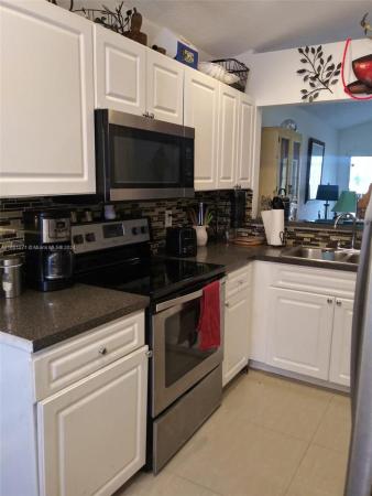 Villas Of Palm Bay, 949 SW 7th Pl, Florida City, Florida 33034, image 2