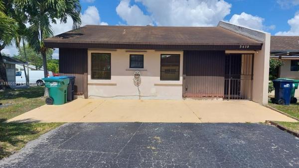Bent Tree, 5420 SW 138th Ave, Kendale Lakes, Florida 33175, image 1