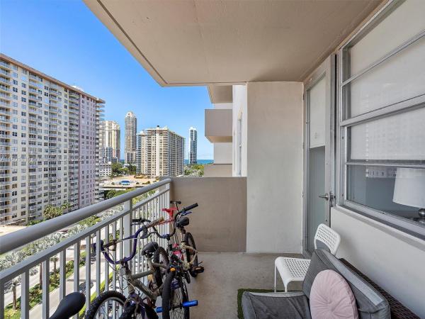 Winston Towers 100, 250 174th St #1012, Sunny Isles Beach, Florida 33160, image 2