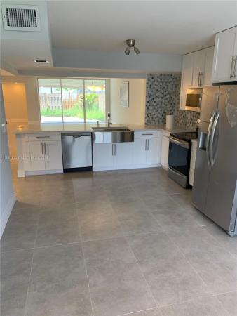 Venetian Park East, 917 NE 27th Ave, Hallandale Beach, Florida 33009, image 2