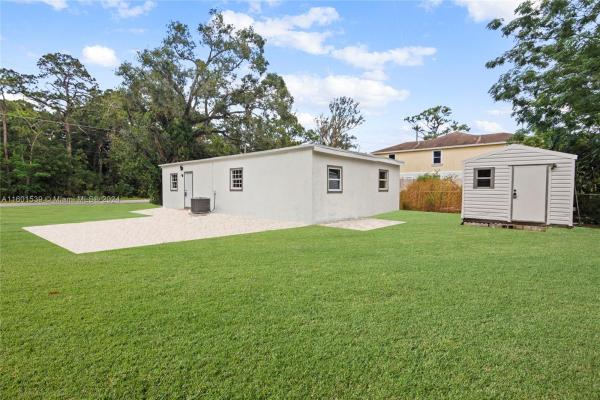 Westwood Manor, 2203 S 33rd St, Fort Pierce, Florida 34947, image 2