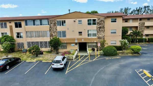 Palm Springs Gardens, 140 Royal Palm Rd #312, Hialeah Gardens, Florida 33016, image 1