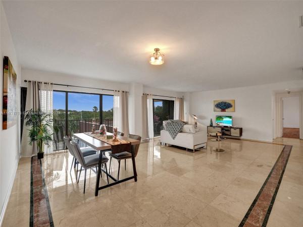 Cricket Club, 1800 NE 114th St #411, North Miami, Florida 33181, image 2
