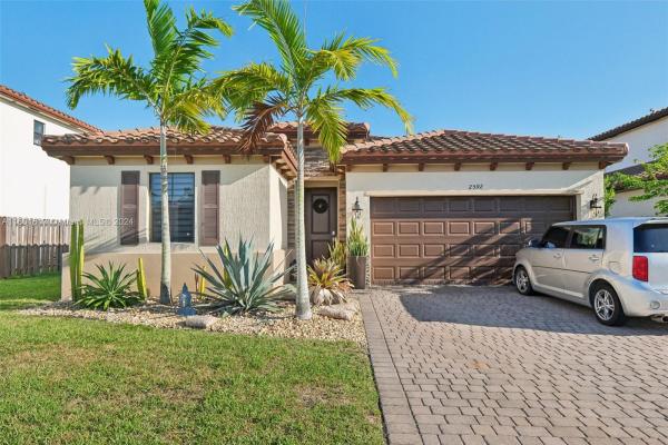 Kingman Commons, 2592 SE 3rd St, Homestead, Florida 33033, image 1