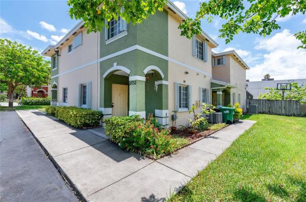 Royale Point Townvillas, 18752 SW 100th Ave #18752, Cutler Bay, Florida 33157, image 1