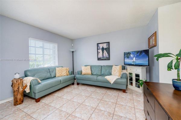 Royale Point Townvillas, 18752 SW 100th Ave #18752, Cutler Bay, Florida 33157, image 3