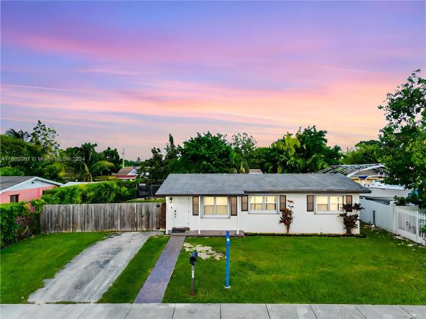 Lee Bell Homes, 28631 SW 147th Ct, Leisure City, Florida 33033, image 1