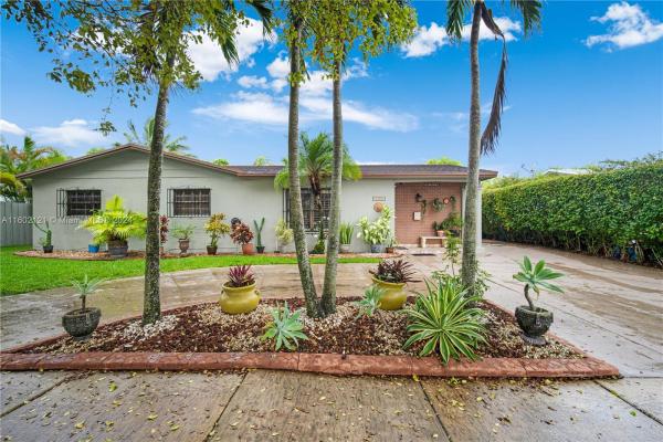 Royale Green, 5000 SW 127th Pl, Kendale Lakes, Florida 33175, image 3