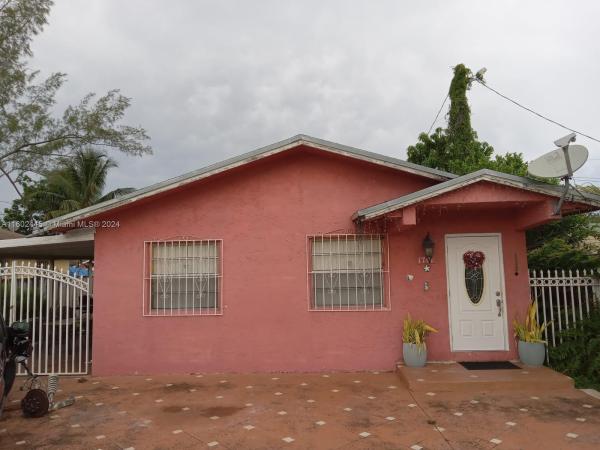 Queens Park, Westview, Florida 33167, image 1