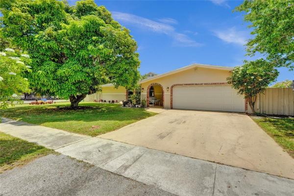 Boca Raton Square, 1799 SW 13th St, Boca Raton, Florida 33486, image 1