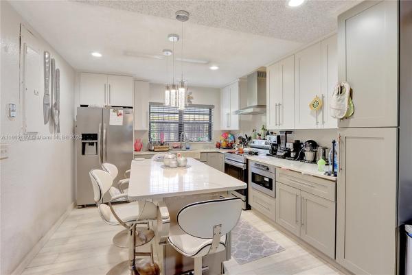 Comfort Gardens, 930 NW 32nd Pl, Miami, Florida 33125, image 3