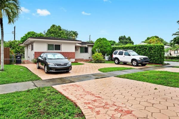 Country Club Estates, 230 Lawn Way, Miami Springs, Florida 33166, image 3