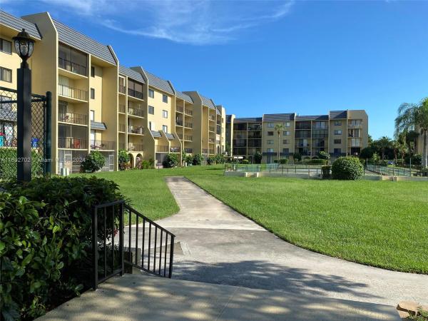 The Tennis Club Of Palm Beach, 2820 Tennis Club Dr #403, West Palm Beach, Florida 33417, image 3