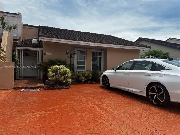 Golden Twin Homes At International Gardens, 12334 SW 10th St, Tamiami, Florida 33184, image 3