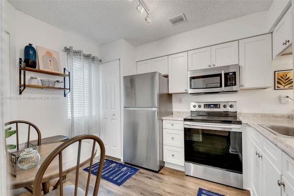 Parc Vista, 9053 SW 141st Pl, Kendall, Florida 33186, image 3