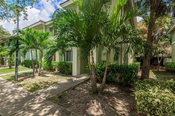 Washington Court Villas, Hollywood, Florida 33023, image 3