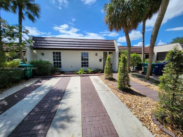 Miami Lakes Golf Course Village, 7424 Big Cypress Dr #7424, Miami Lakes, Florida 33014, image 1