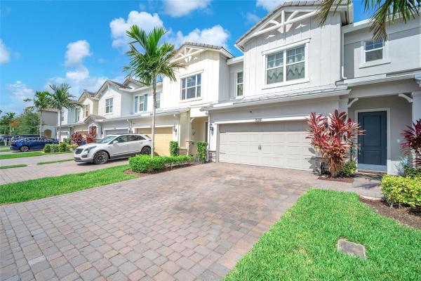 Parkview At Hillcrest, 1524 Myrtle Oak Ter, Hollywood, Florida 33021, image 1