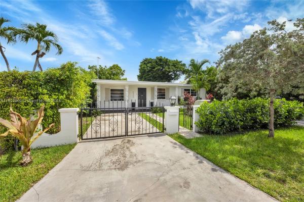 Coral Villas, 6335 SW 33rd St, Tamiami, Florida 33155, image 1