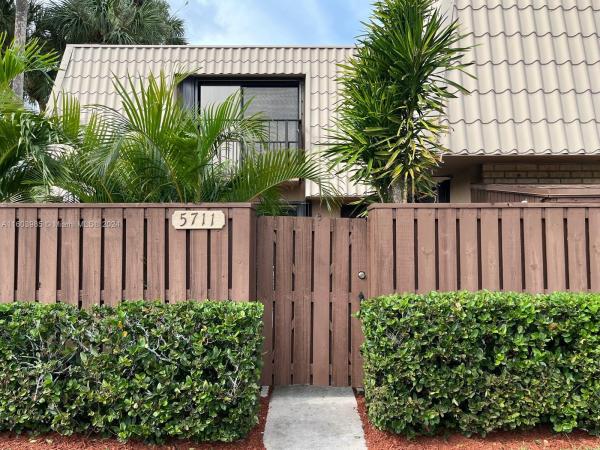 Village Of Sandalwood Lakes South, 5711 57th Way #5711, West Palm Beach, Florida 33409, image 1